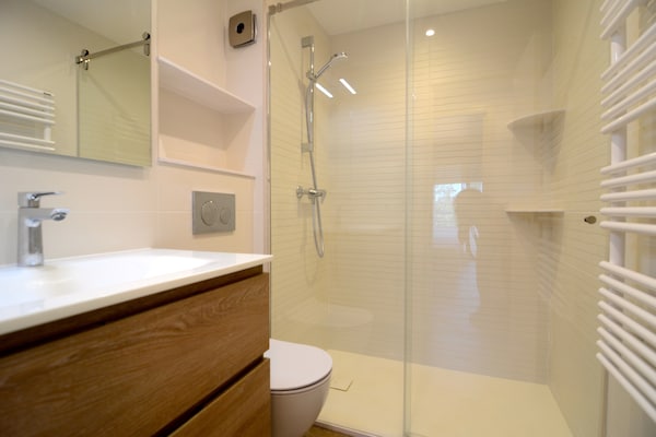 Foto van Appartement nabij de stad met 2 kamers - Vakantiehuis in Estartit - BathRoom