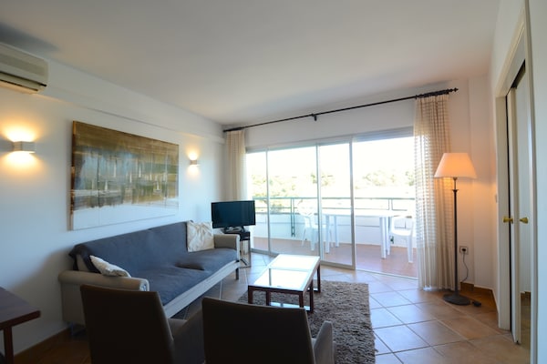 Foto van Appartement nabij de stad met 2 kamers - Vakantiehuis in Estartit - LivingRoom