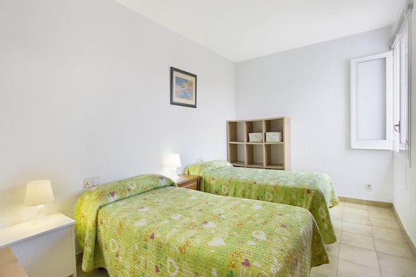 Foto van Villa in Blanes met Zwembad en Strandzicht - Vakantiehuis in Blanes - BedRoom