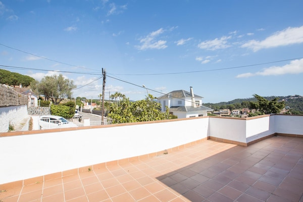 Foto van Villa in Blanes met Zwembad en Strandzicht - Vakantiehuis in Blanes - TerraceBalcony