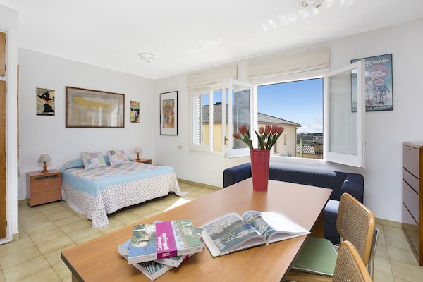 Foto van Villa in Blanes met Zwembad en Strandzicht - Vakantiehuis in Blanes - BedRoom