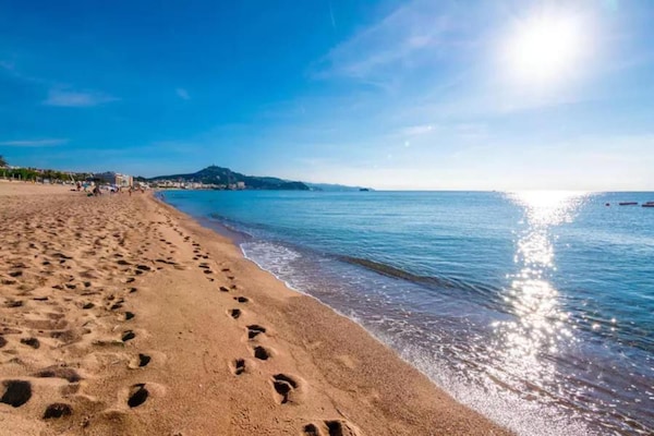 Foto van Villa in Blanes met Zwembad en Strandzicht - Vakantiehuis in Blanes - AreaSummer20KM