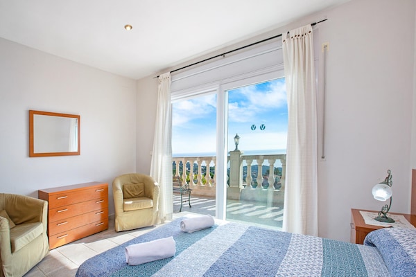 Foto van Villa aan Costa Brava met Zwembad & Zeezicht - Vakantiehuis in Lloret de Mar - BedRoom
