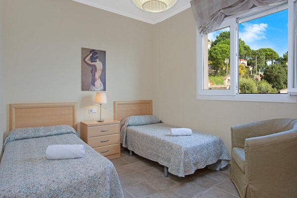 Foto van Villa aan Costa Brava met Zwembad & Zeezicht - Vakantiehuis in Lloret de Mar - BedRoom