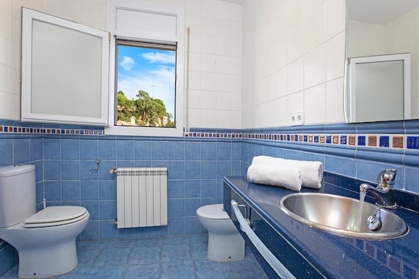 Foto van Villa aan Costa Brava met Zwembad & Zeezicht - Vakantiehuis in Lloret de Mar - BathRoom