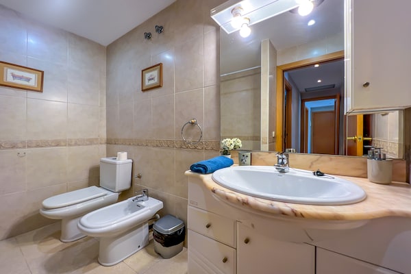 Foto van Appartement in Fenals bij Strand & Zoutwaterbad - Vakantiehuis in Lloret de Mar - BathRoom