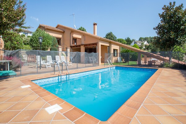 Foto van Villa in Lloret de Mar met privézwembad - Vakantiehuis in Vidreres - PoolOfHouse