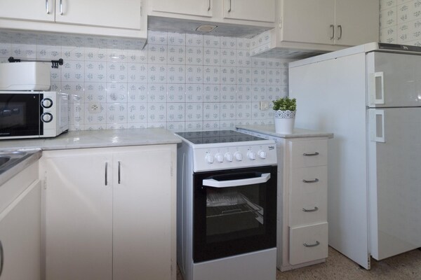 Foto van Appartement in Roses met Zeezicht & Zwembad - Vakantiehuis in Rosas / Roses - Kitchen