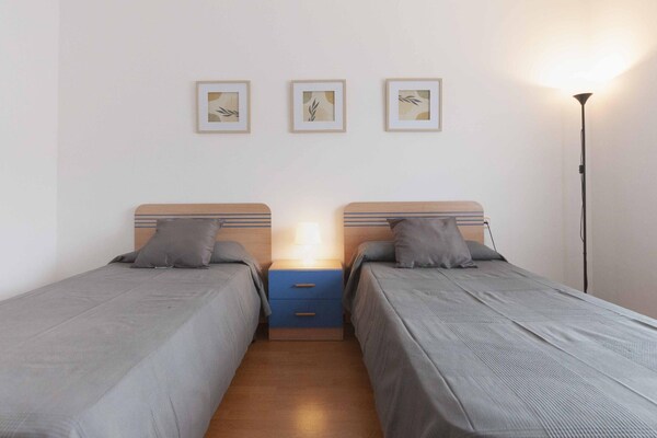 Foto van Appartement in Roses met Zeezicht & Zwembad - Vakantiehuis in Rosas / Roses - BedRoom