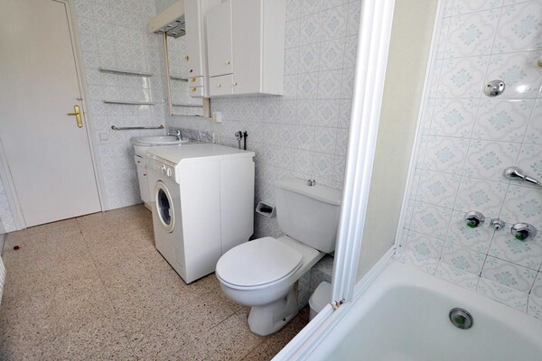 Foto van Appartement in Roses met Zeezicht & Zwembad - Vakantiehuis in Rosas / Roses - BathRoom