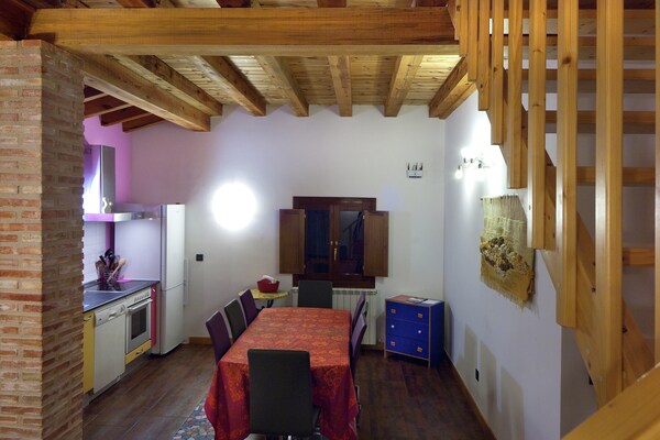 Foto van Landhuis in Torrecilla met Bergzicht - Vakantiehuis in Torrecilla en Cameros - DiningRoom
