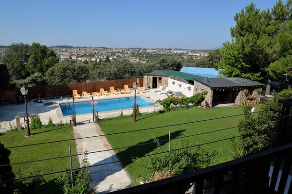 Foto van Appartement in Galapagar met Spa en Uitzicht - Vakantiehuis in Galapagar - GardenSummer