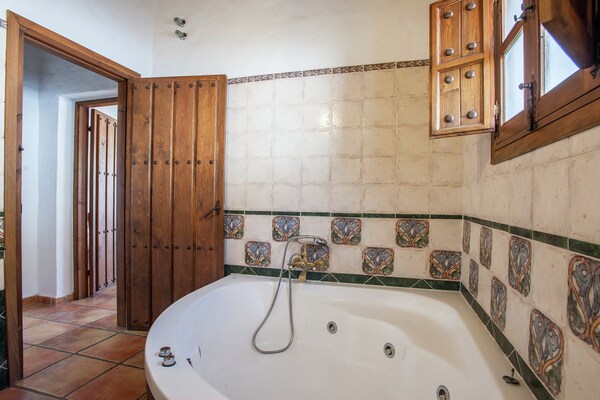 Foto van Ruim huisje met zwembad - Vakantiehuis in Villanueva de la Concepción - BathRoom