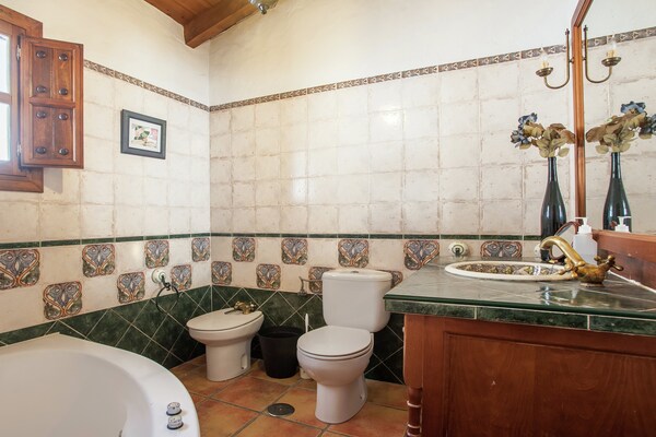 Foto van Ruim huisje met zwembad - Vakantiehuis in Villanueva de la Concepción - BathRoom