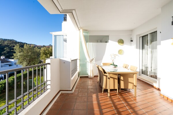 Foto van Prachtig appartement met uitzicht - Vakantiehuis in Ojen - terrace