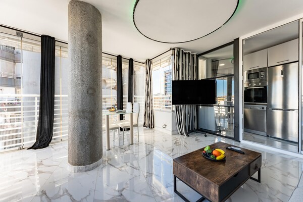 Foto van Gerenoveerd appartement in Torremolinos - Vakantiehuis in Málaga - LivingRoom