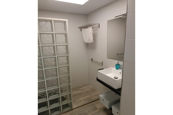 Foto van Appartement met strandzicht - Vakantiehuis in Benalmádena - BathRoom