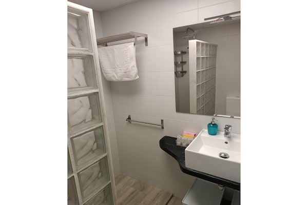 Foto van Appartement met strandzicht - Vakantiehuis in Benalmádena - BathRoom