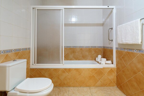 Foto van Appartement direct aan de boulevard van La Cala - Vakantiehuis in Mijas - BathRoom