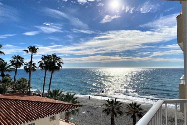 Foto van Appartement aan het strand in Nerja met zwembad - Vakantiehuis in Nerja - Outdoor