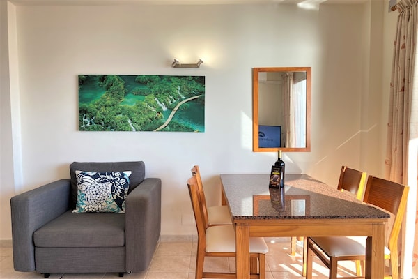Foto van Appartement aan het strand in Nerja met zwembad - Vakantiehuis in Nerja - DiningRoom