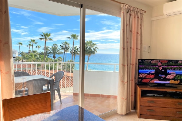 Foto van Appartement aan het strand in Nerja met zwembad - Vakantiehuis in Nerja - LivingRoom