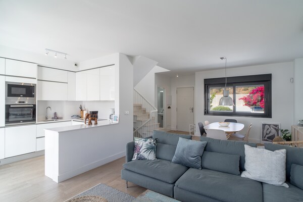 Foto van Villa in Nerja met Uitzicht op Zee & Zwembad - Vakantiehuis in Nerja - LivingRoom