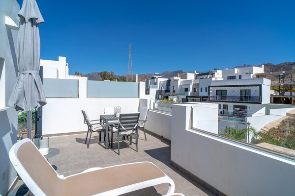 Foto van Villa in Nerja met Uitzicht op Zee & Zwembad - Vakantiehuis in Nerja - terrace