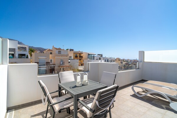 Foto van Villa in Nerja met Uitzicht op Zee & Zwembad - Vakantiehuis in Nerja - terrace