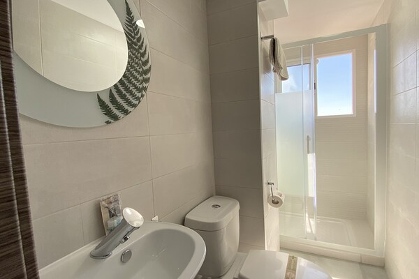 Foto van Appartement in Nerja bij El Salón Strand - Vakantiehuis in Nerja - BathRoom
