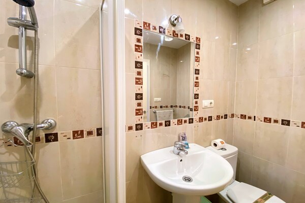 Foto van Appartement in Nerja met Zeezicht en Zwembad - Vakantiehuis in Nerja - BathRoom