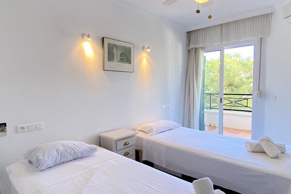 Foto van Villa in Nerja met privézwembad en strand - Vakantiehuis in Nerja - BedRoom