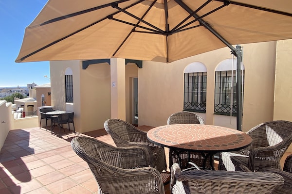 Foto van Villa in Nerja met privézwembad en strand - Vakantiehuis in Nerja - TerraceBalcony