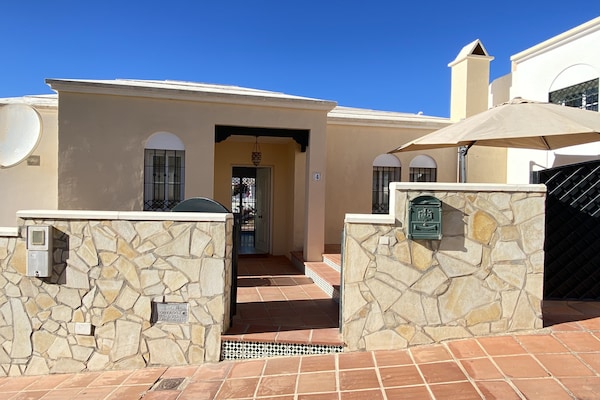 Foto van Villa in Nerja met privézwembad en strand - Vakantiehuis in Nerja - ExteriorSummer