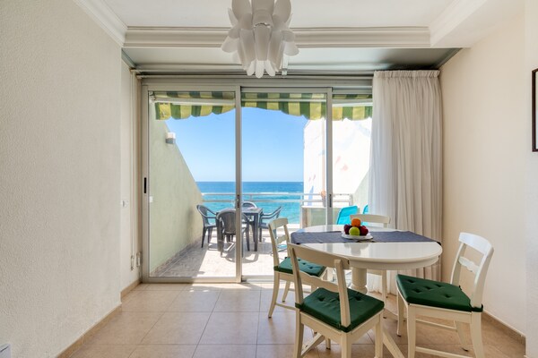 Foto van Strandhuis in Las Palmas met zeezicht - Vakantiehuis in Las Palmas de Gran Canaria - DiningRoom