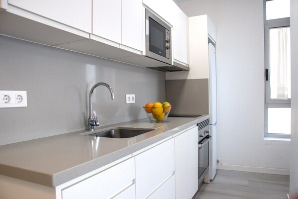 Foto van Appartement aan Playa de Las Canteras - Vakantiehuis in Las Palmas de Gran Canaria - Kitchen