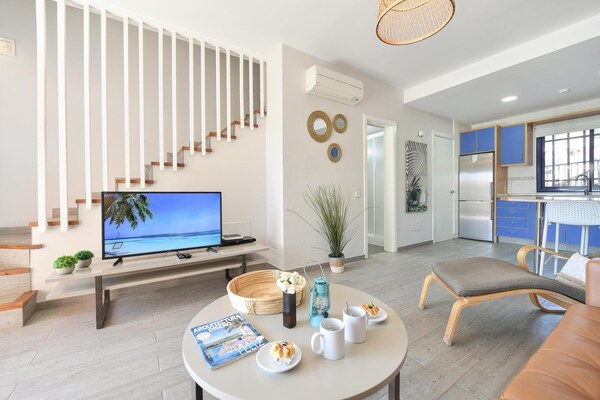 Foto van Moderne duplexwoning met zwembad in Meloneras - Vakantiehuis in San Bartolomé de Tirajana - LivingRoom