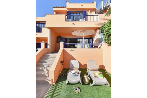 Foto van Moderne duplexwoning met zwembad in Meloneras - Vakantiehuis in San Bartolomé de Tirajana - ExteriorSummer