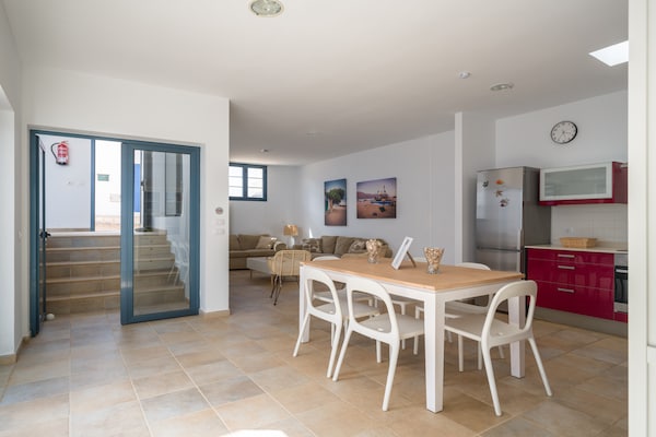 Foto van Huis aan zee in Caleta de Sebo, La Graciosa - Vakantiehuis in Caleta de Sebo - DiningRoom