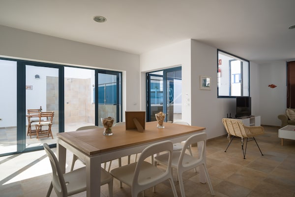 Foto van Huis aan zee in Caleta de Sebo, La Graciosa - Vakantiehuis in Caleta de Sebo - DiningRoom