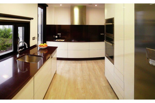 Foto van Panoramische villa met uitzicht op zee en zwembad - Vakantiehuis in Sansenxo, Pontevedra - Kitchen