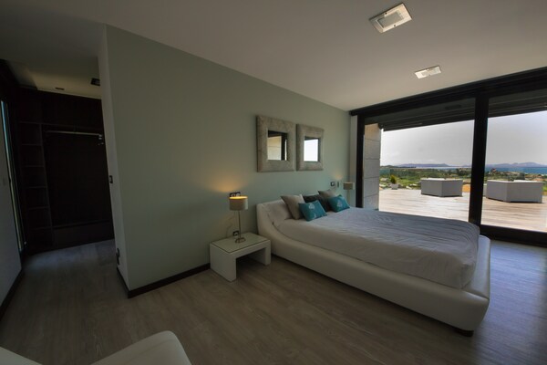 Foto van Panoramische villa met uitzicht op zee en zwembad - Vakantiehuis in Sansenxo, Pontevedra - BedRoom