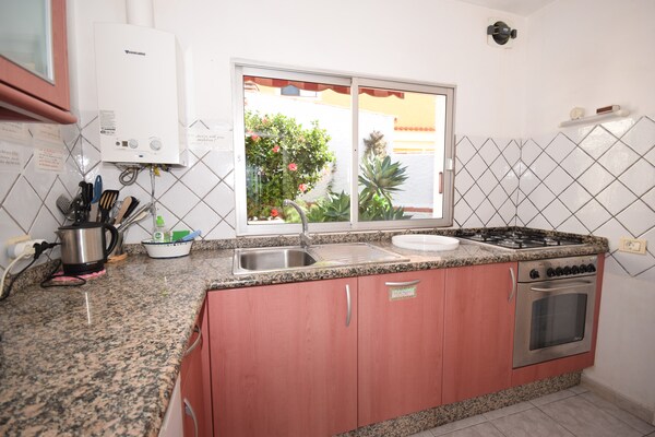 Foto van Vakantiehuis Mesa del Mar bij zwart strand - Vakantiehuis in Tacoronte - Kitchen