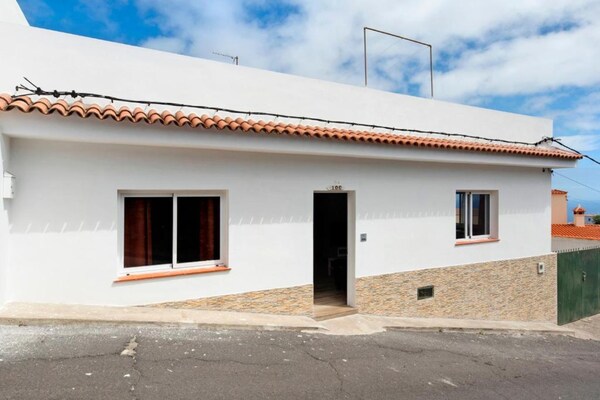 Foto van Vakantiehuis in Garachico met bergzicht - Vakantiehuis in Genovés - ExteriorSummer
