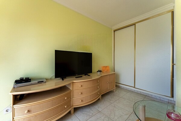 Foto van Appartement met uitzicht op het verwarmde zwembad - Vakantiehuis in Santa Cruz de Tenerife - LivingRoom