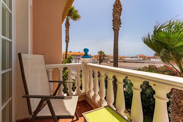 Foto van Appartement met uitzicht op het verwarmde zwembad - Vakantiehuis in Santa Cruz de Tenerife - TerraceBalcony