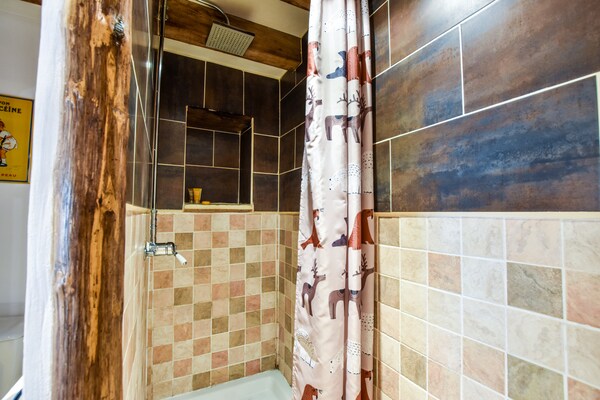 Foto van Vakantiehuis in Charente met zwembad - Vakantiehuis in La Forêt-de-Tessé - BathRoom