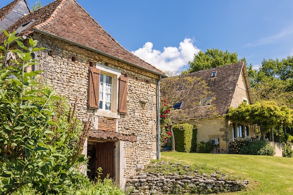 Foto van Vakantiehuis in Dordogne met Privézwembad - Vakantiehuis in Thenon - ExteriorSummer