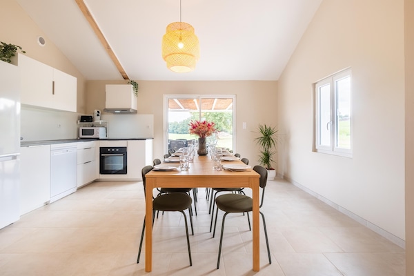Foto van Charmant vakantiehuis met privézwembad - Vakantiehuis in HAUTEFORT - DiningRoom