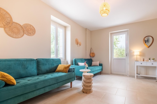 Foto van Charmant vakantiehuis met privézwembad - Vakantiehuis in HAUTEFORT - LivingRoom